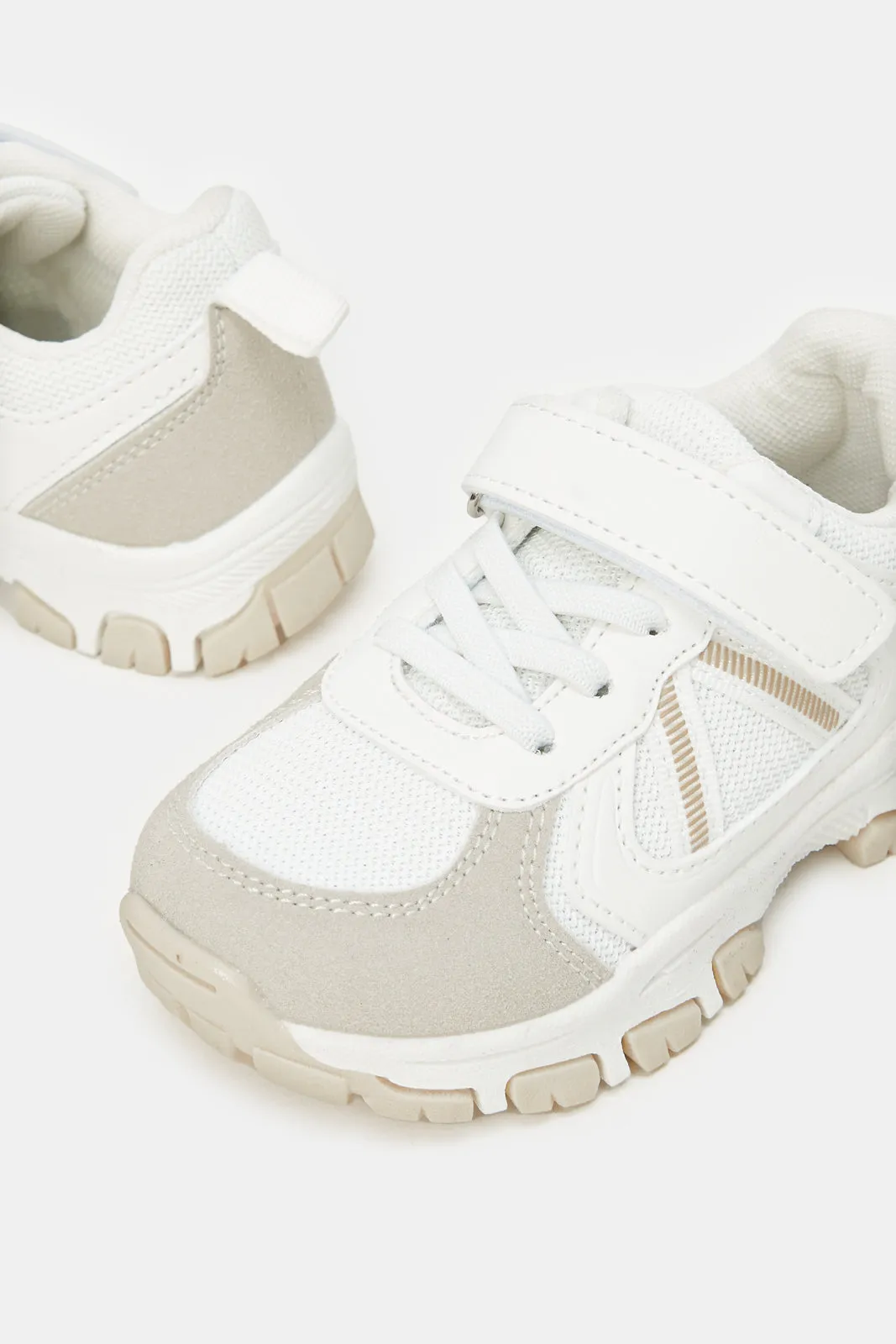 Boys White Color Block Trekker