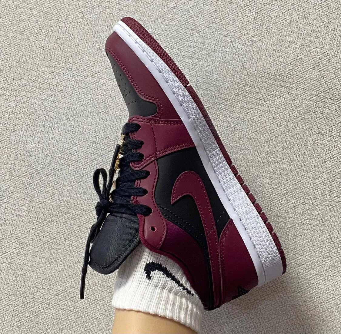 CE - AJ1 low wine red metal wings