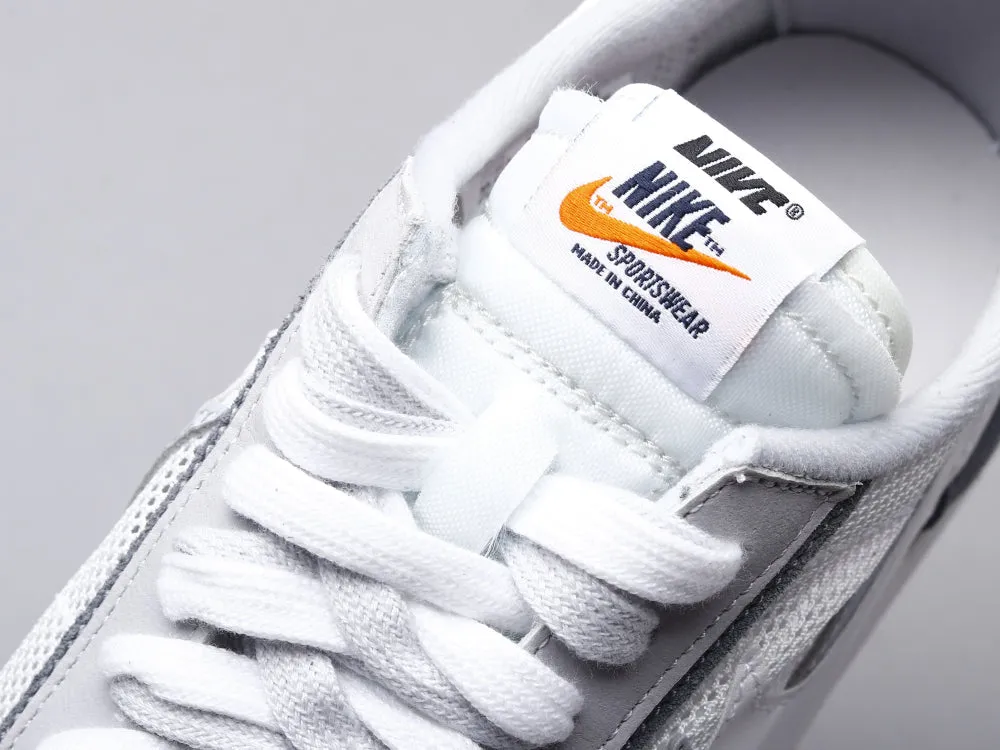 CE - NKE Waffle off-white