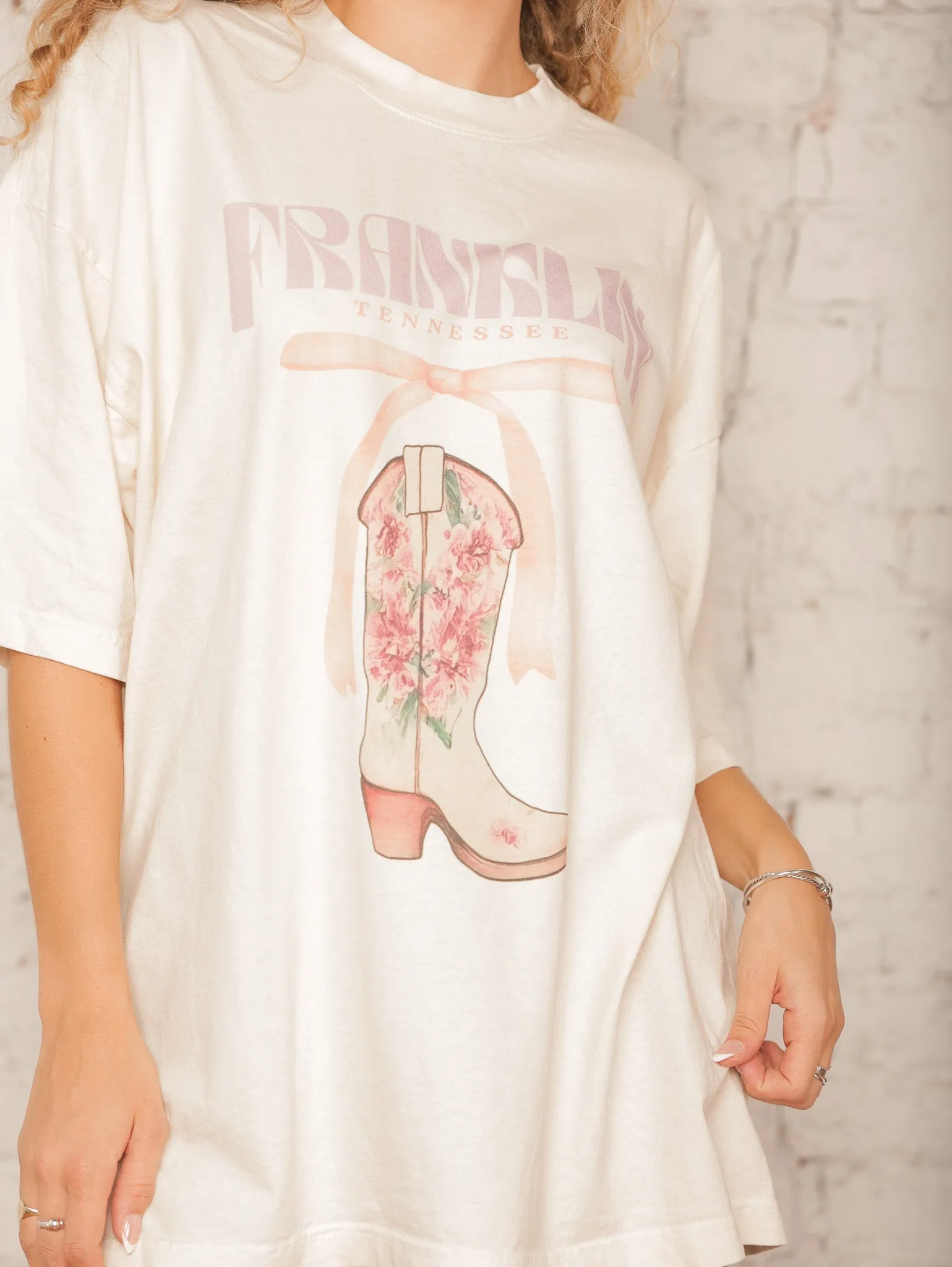 Franklin Boot & Bow Tee