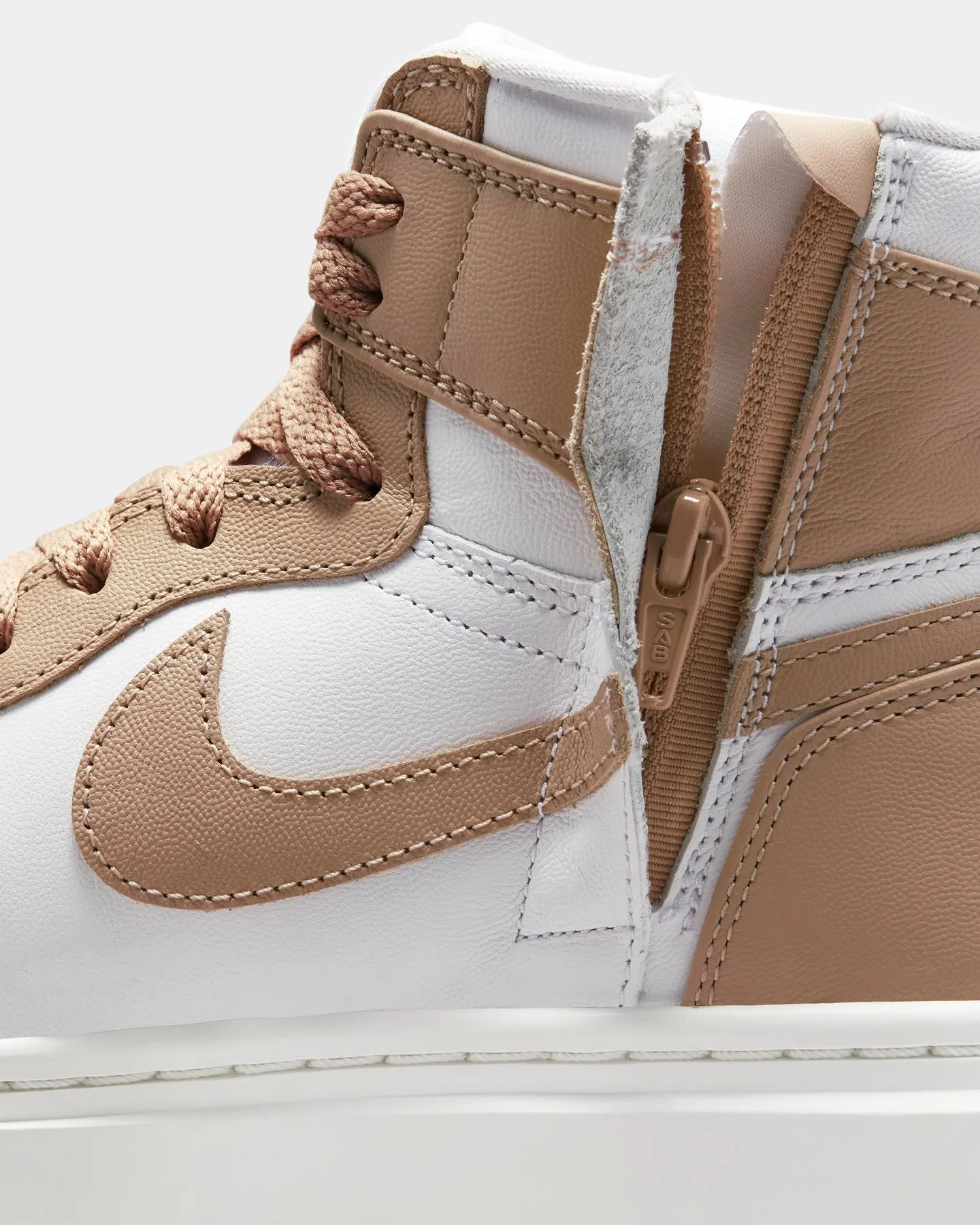 Jordan Women's Air Jordan 1 LV8D High White/Desert Sand