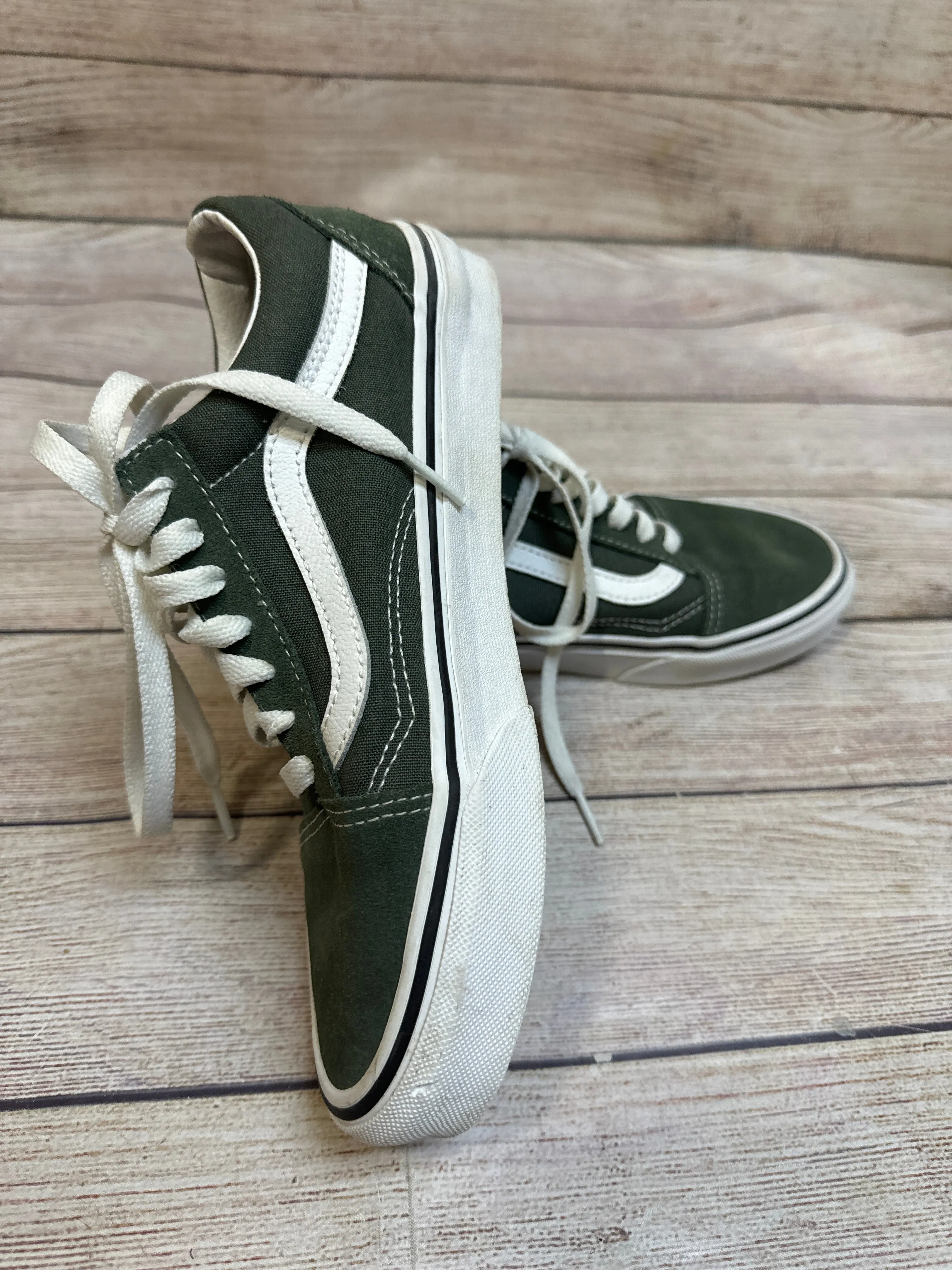 Shoes Sneakers By Vans In Green & White, Size: 6.5